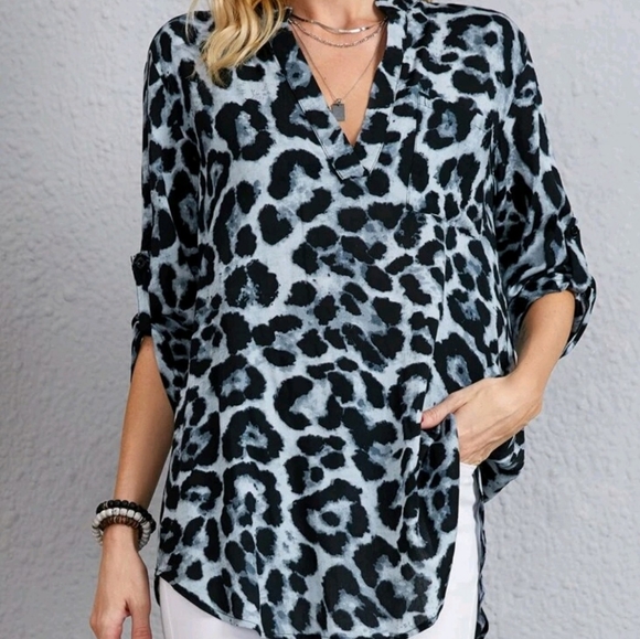 Trendy Blue Animal Print Tunic - Picture 4 of 5